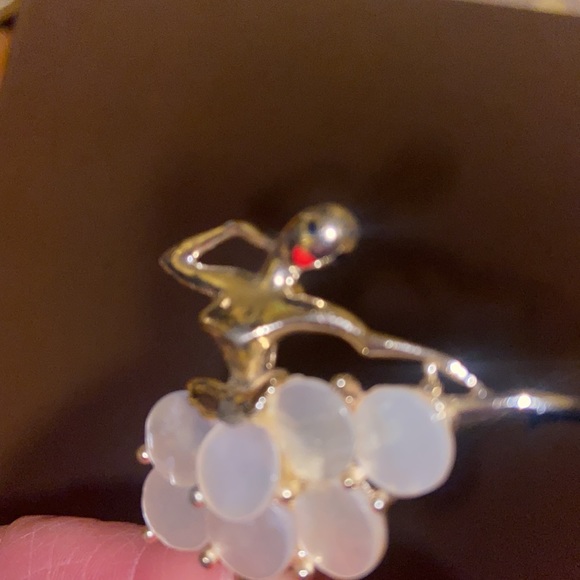 Vintage brooch/pin ballerina mother of pearl gold tone - Picture 6 of 12